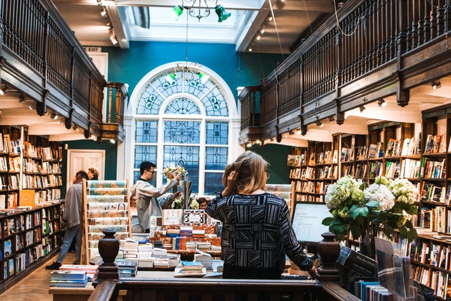 Les librairies devenues commerces essentiels, on explique